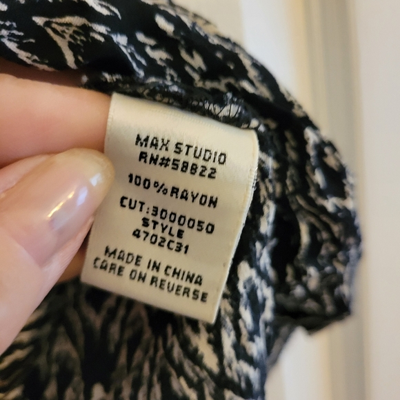 Max Studip Black & White Abstract Print Blouse Size Xtra Small Short Sleeves - Picture 6 of 10